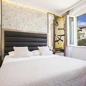 https://argentum-luxury-apartment.splithotels.org