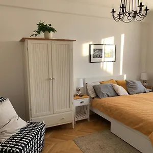 https://apartment-anenska-by-charles-bridge.praguehotelsweb.com